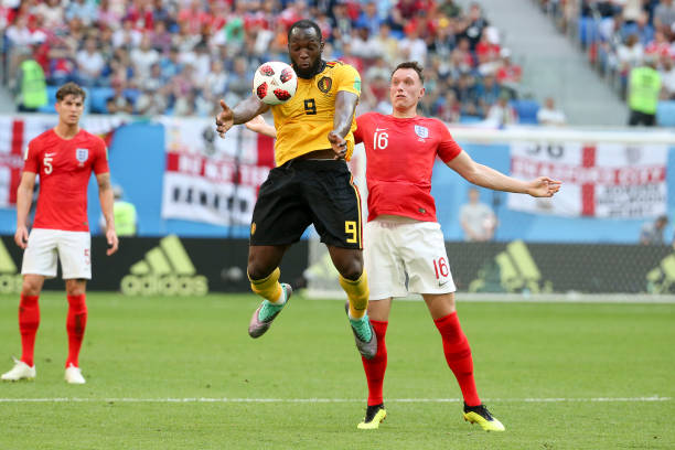 通过调整更 通过调整更